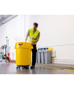 Rubbermaid BRUTE Container Yellow 167Ltr (HY028)