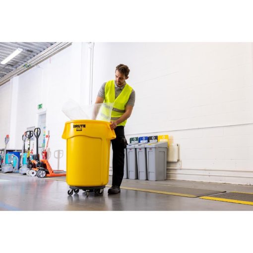 Rubbermaid BRUTE Container Yellow 167Ltr (HY028)