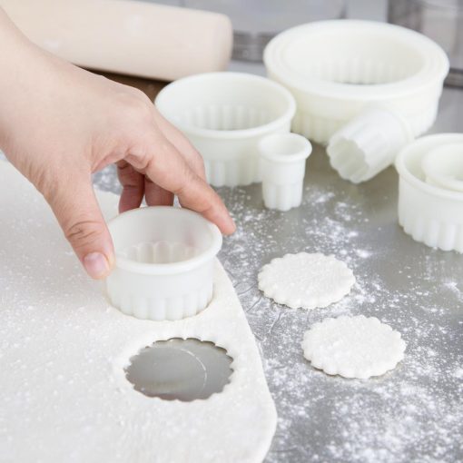 Vogue Serrated Round Pastry Cutters Nylon Pack 9 (JA523)