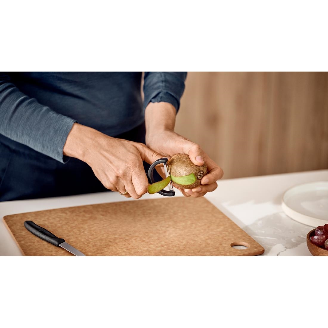 Victorinox Serrated Ypso Peeler Black (JP296)